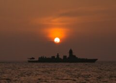 കരുത്തുതെളിയിച്ച് നാവികസേനയുടെ അഭ്യാസപ്രകടനം; പോരാട്ടവീര്യമറിഞ്ഞ് ശംഖുംമുഖം തീരം