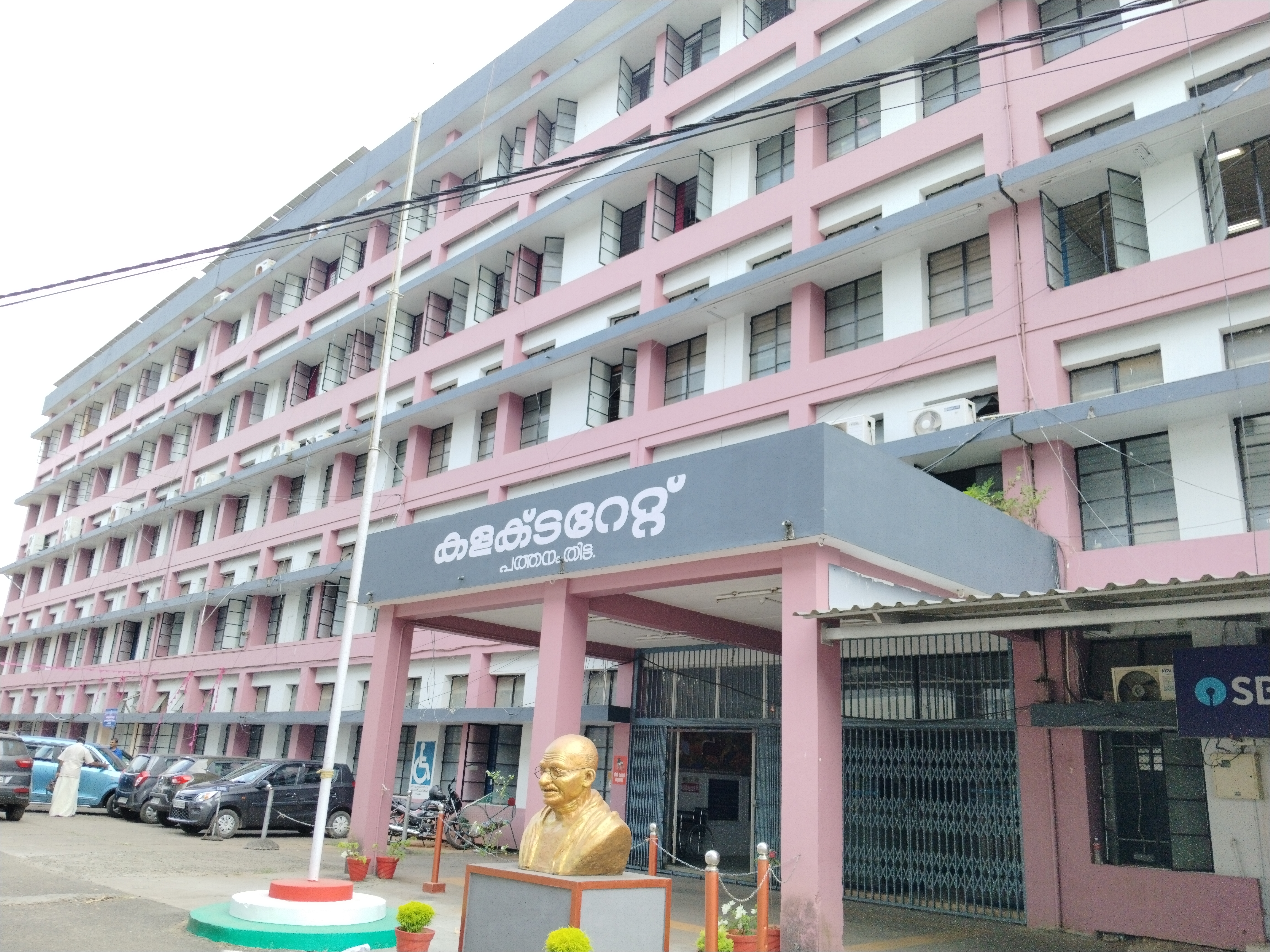 ചക്കുളത്തുകാവ് പൊങ്കാല: പ്രാദേശിക അവധിയില്‍ നിന്ന് ഓഫീസുകളെയും ജീവനക്കാരെയും ഒഴിവാക്കി